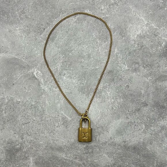 Authentic Louis Vuitton Gold Tone Single Chain Padlock & Key Charm Necklace 326 - Picture 4 of 14